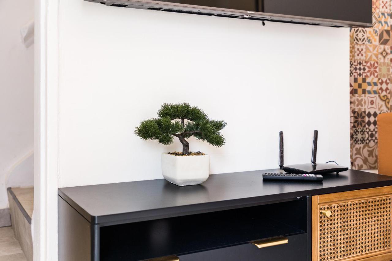 4 Bedroom House With Garden, Parking & 3 Mins Walking Distance From Train Station 런던 외부 사진
