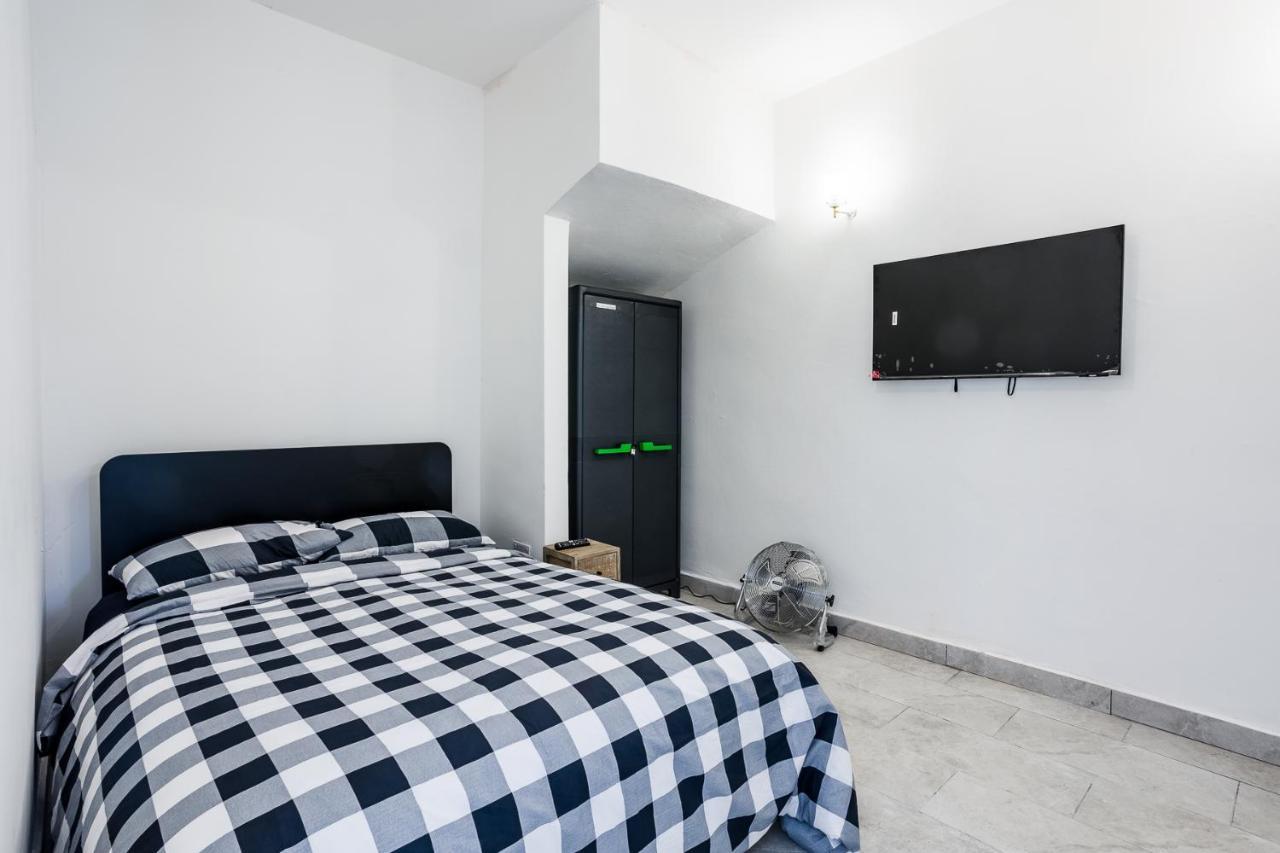 4 Bedroom House With Garden, Parking & 3 Mins Walking Distance From Train Station 런던 외부 사진